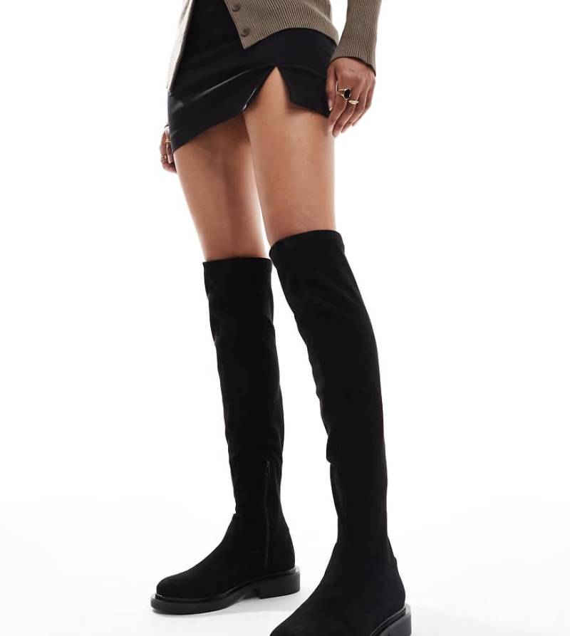 ASOS DESIGN - Wide Fit - Kaylee - Flache, elegante Overknee-Stiefel in Schwarz von ASOS DESIGN Wide Fit