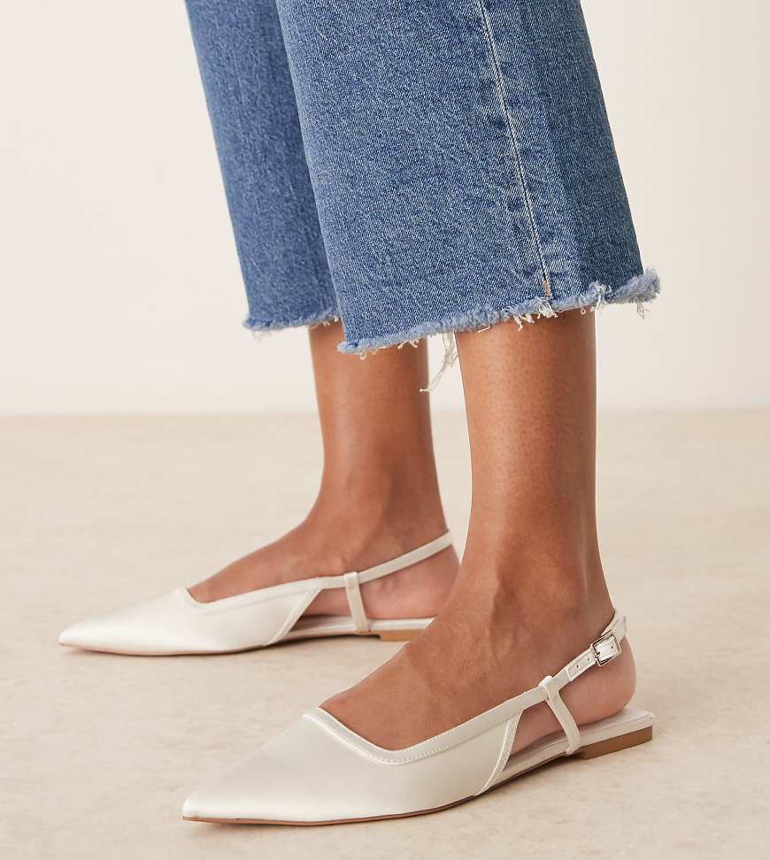 ASOS DESIGN Wide Fit - Lorraine - Ballerinas aus Satin in Elfenbein mit Fersenriemchen-Weiß von ASOS DESIGN Wide Fit