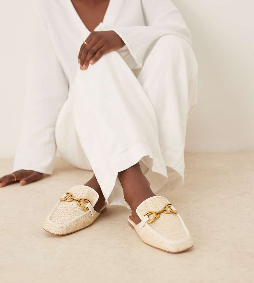 ASOS DESIGN Wide Fit - Mosaic - Flache Loafer-Mules in Naturton, weite Passform-Neutral von ASOS DESIGN Wide Fit