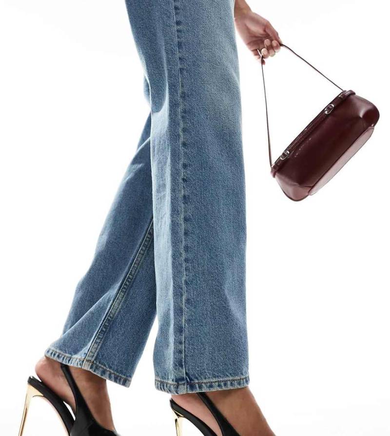 ASOS DESIGN Wide Fit - Panther - Spitze Pumps in Schwarz mit Fersenriemen und hohem Absatz, weite Passform von ASOS DESIGN Wide Fit