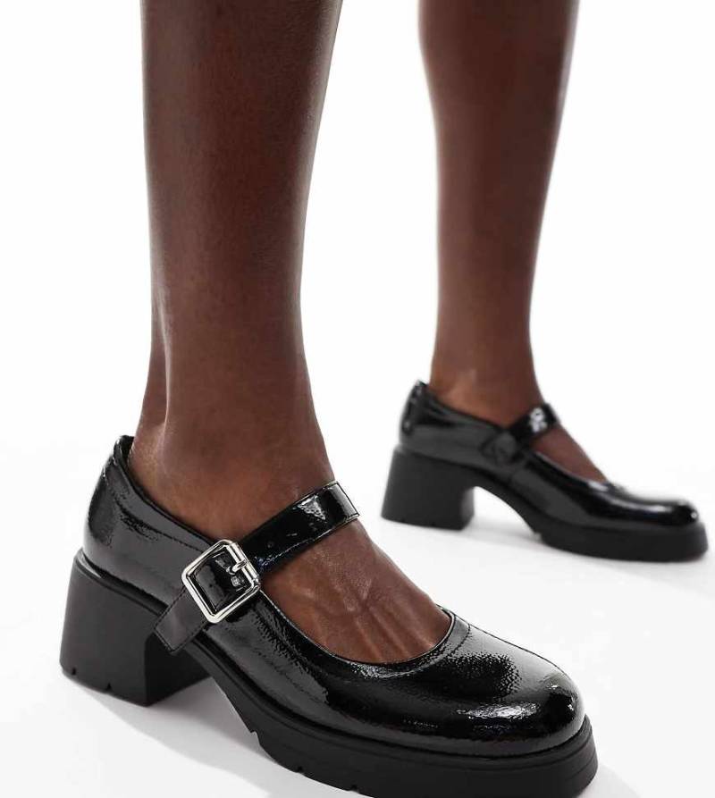 ASOS DESIGN Wide Fit - Saxton - Mary-Jane-Schuhe aus schwarzem Lackleder mit dicker Sohle und weiter Passform von ASOS DESIGN Wide Fit