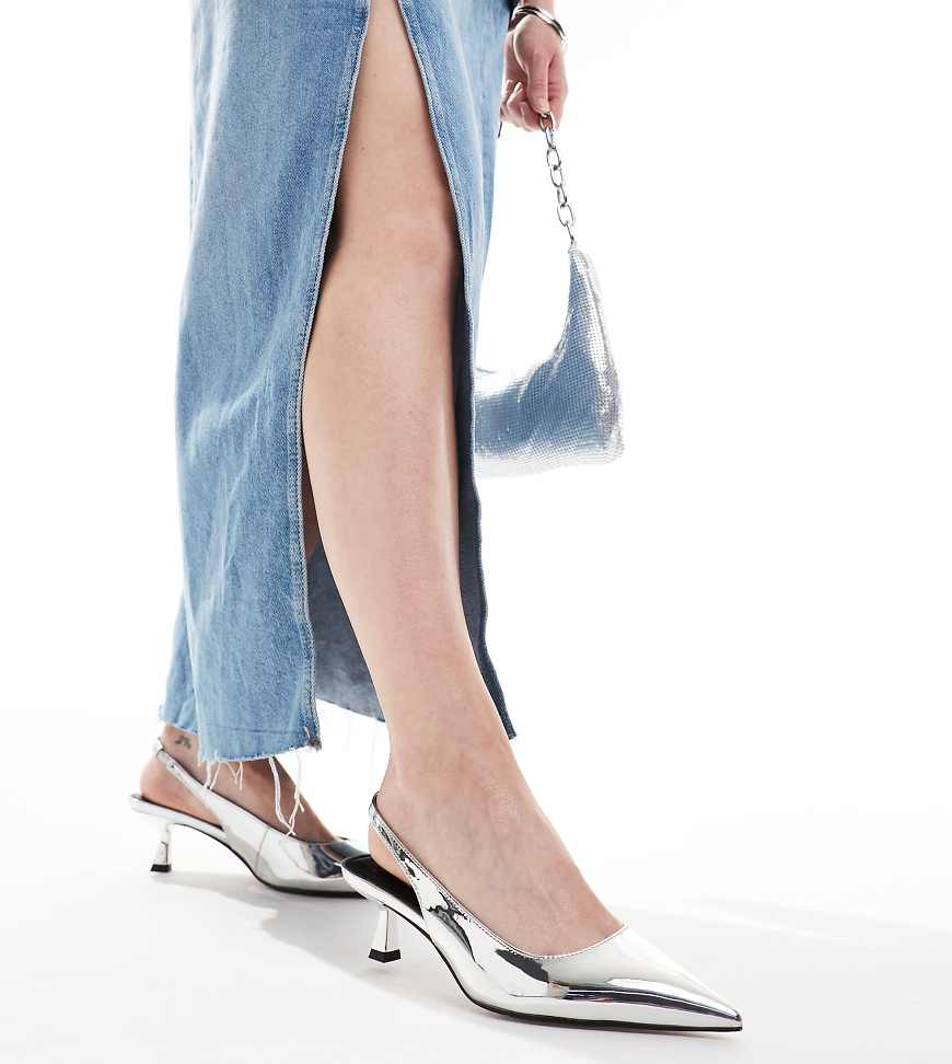 ASOS DESIGN Wide Fit - Stroll - Schuhe in Silber mit Fersenriemen und Kitten-Absatz, weite Passform ASOS DESIGN Wide Fit - Stroll - Schuhe in Silber mit Fersenriemen und Kitten-Absatz, weite Passform von ASOS DESIGN Wide Fit