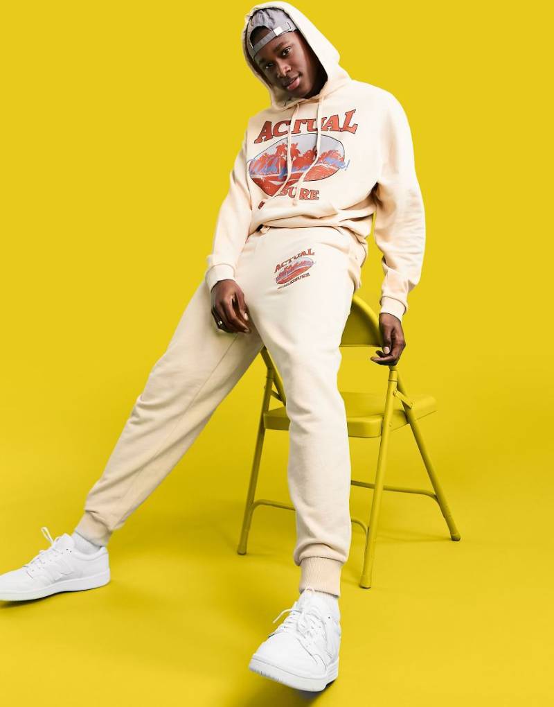 ASOS Actual - Lockere Jogginghose in Beige mit Logoprint, Kombiteil-Neutral von ASOS DESIGN