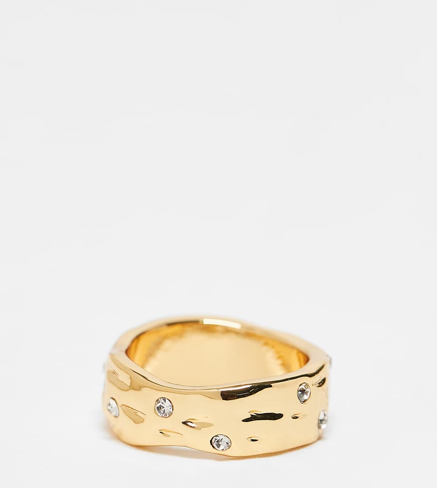 ASOS DESIGN - 14-karätig vergoldeter Ring in geschmolzener Optik mit Kristalldetails-Goldfarben von ASOS DESIGN