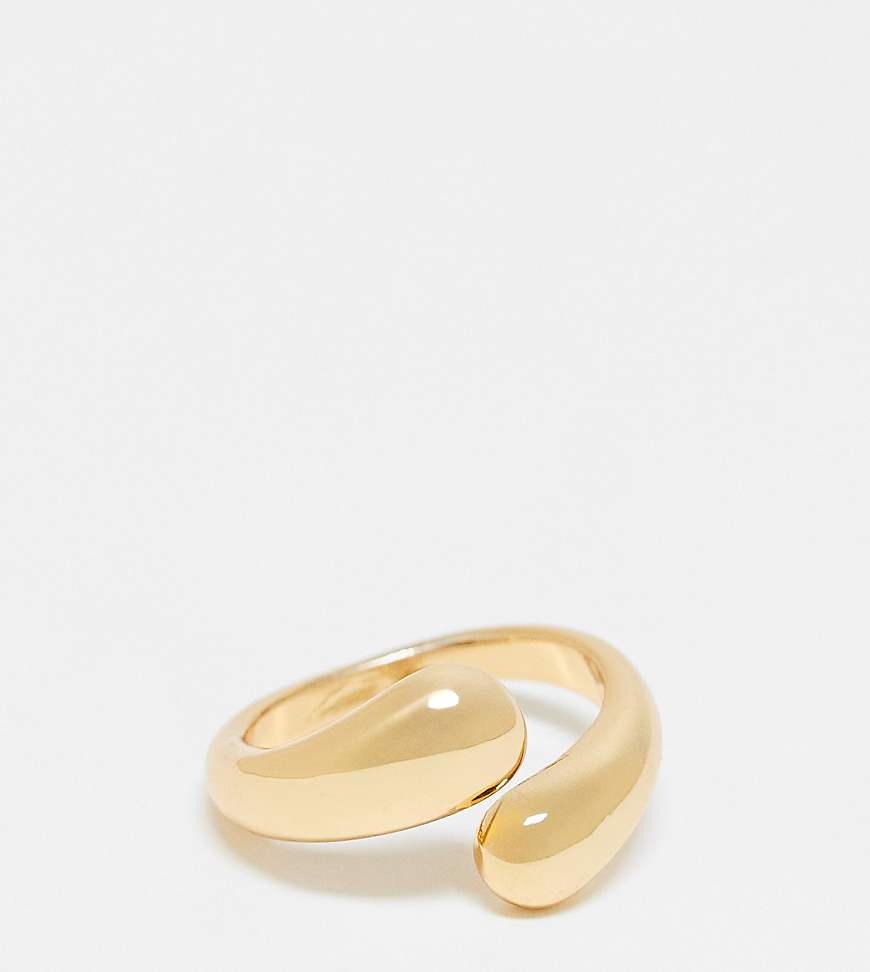 ASOS DESIGN - 14K vergoldeter, klobiger Ring mit Wickel-Design-Goldfarben von ASOS DESIGN