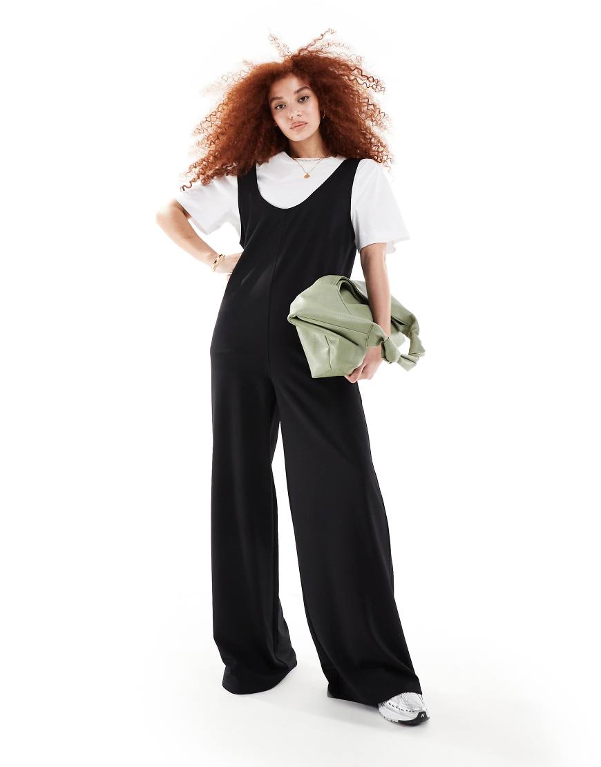 ASOS DESIGN - 2-in-1-Jumpsuit in Schwarz mit Latzdesign und weitem Bein ASOS DESIGN - 2-in-1-Jumpsuit in Schwarz mit Latzdesign und weitem Bein von ASOS DESIGN