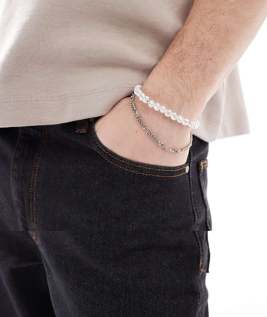ASOS DESIGN - 2er-Pack Armbänder mit Kunstperlen und Figaro-Kette im Silberton ASOS DESIGN - 2er-Pack Armbänder mit Kunstperlen und Figaro-Kette im Silberton von ASOS DESIGN