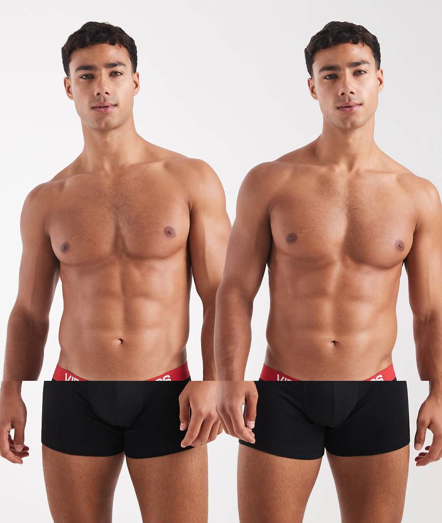 ASOS DESIGN - 2er Pack Badehosen mit rotem Bund in Schwarz ASOS DESIGN - 2er Pack Badehosen mit rotem Bund in Schwarz von ASOS DESIGN