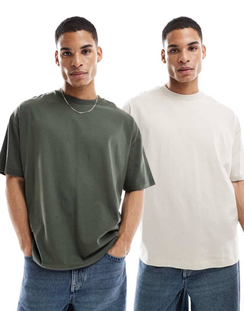 ASOS DESIGN - 2er-Pack Basic-T-Shirts in Anthrazit und Steinbeige mit Oversize-Schnitt-Bunt von ASOS DESIGN