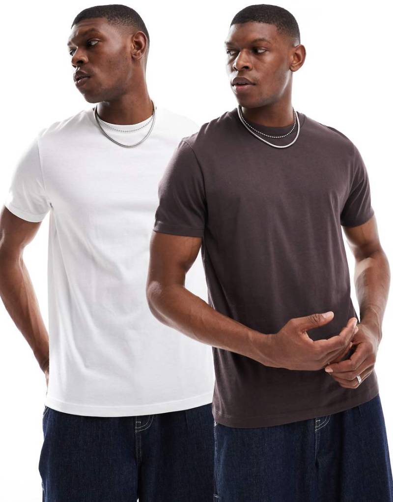 ASOS DESIGN - 2er-Pack Basic-T-Shirts in Braun und Weiß mit Rundhalsausschnitt-Bunt von ASOS DESIGN