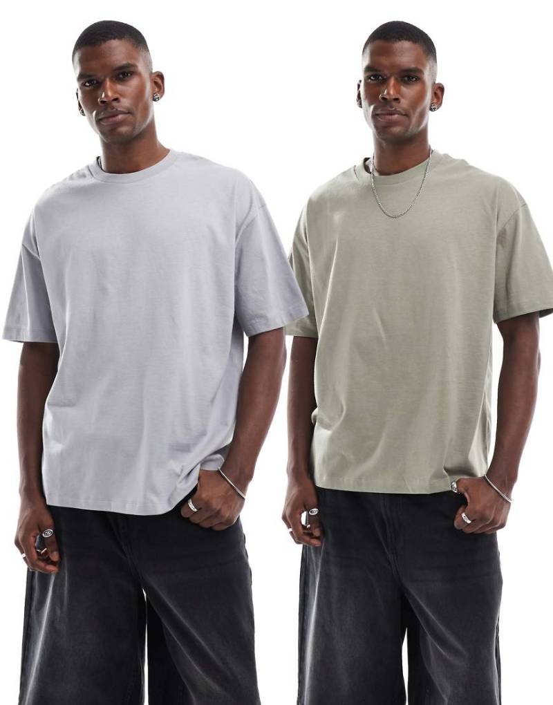 ASOS DESIGN - 2er-Pack Basic-T-Shirts in Grau und Khaki mit Oversize-Passform-Bunt von ASOS DESIGN