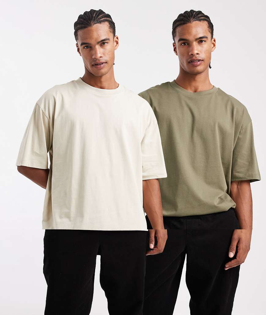 ASOS DESIGN - 2er-Pack Basic-T-Shirts in Steinbeige und Khaki mit Oversize-Schnitt-Bunt von ASOS DESIGN