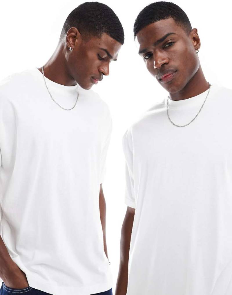 ASOS DESIGN - 2er-Pack Basic-T-Shirts in Weiß mit Oversize-Schnitt von ASOS DESIGN