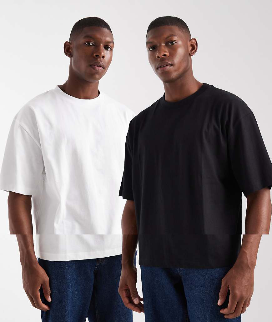 ASOS DESIGN - 2er-Pack Basic-T-Shirts in Weiß und Schwarz mit Oversize-Schnitt-Bunt von ASOS DESIGN