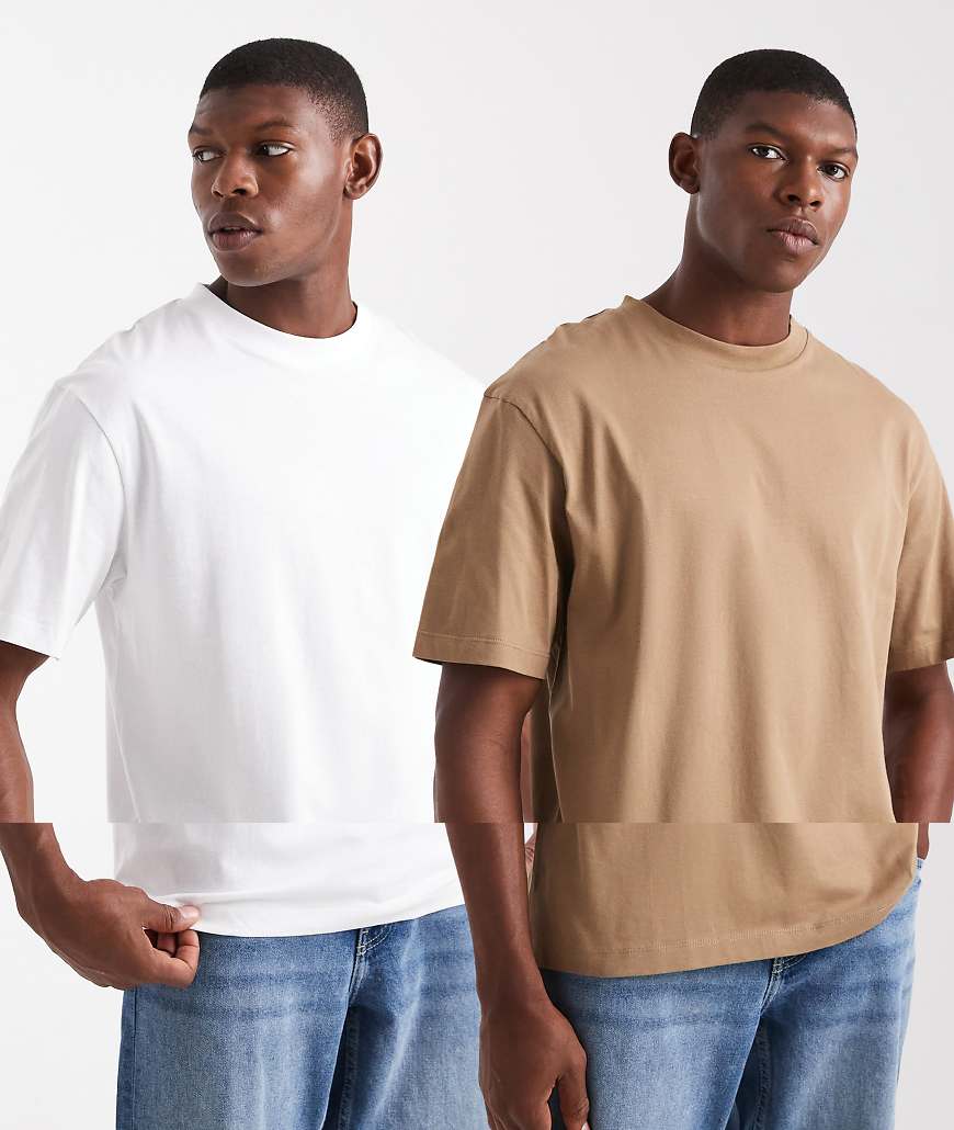 ASOS DESIGN - 2er-Pack Basic-T-Shirts mit Relaxed Fit in Weiß und Braun-Bunt von ASOS DESIGN
