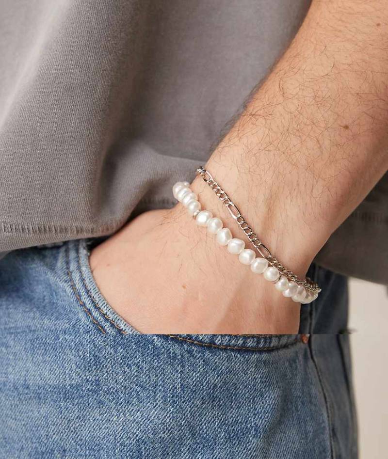 ASOS DESIGN - 2er-Pack Festival-Armbänder in silberfarbenem Kunstperlen- und Kettendesign von ASOS DESIGN