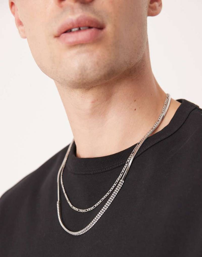 ASOS DESIGN - Silberfarbene Festival-Halskette im 2er-Pack aus wasserfestem Edelstahl mit Gliedern und stabförmigen Kristallelementen von ASOS DESIGN