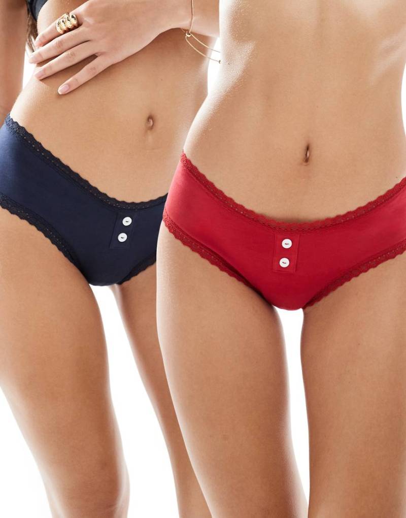 ASOS DESIGN - 2er-Pack Hipster-Shorts in Rot und Marineblau mit Spitzenborte und Knopfdetail-Bunt von ASOS DESIGN