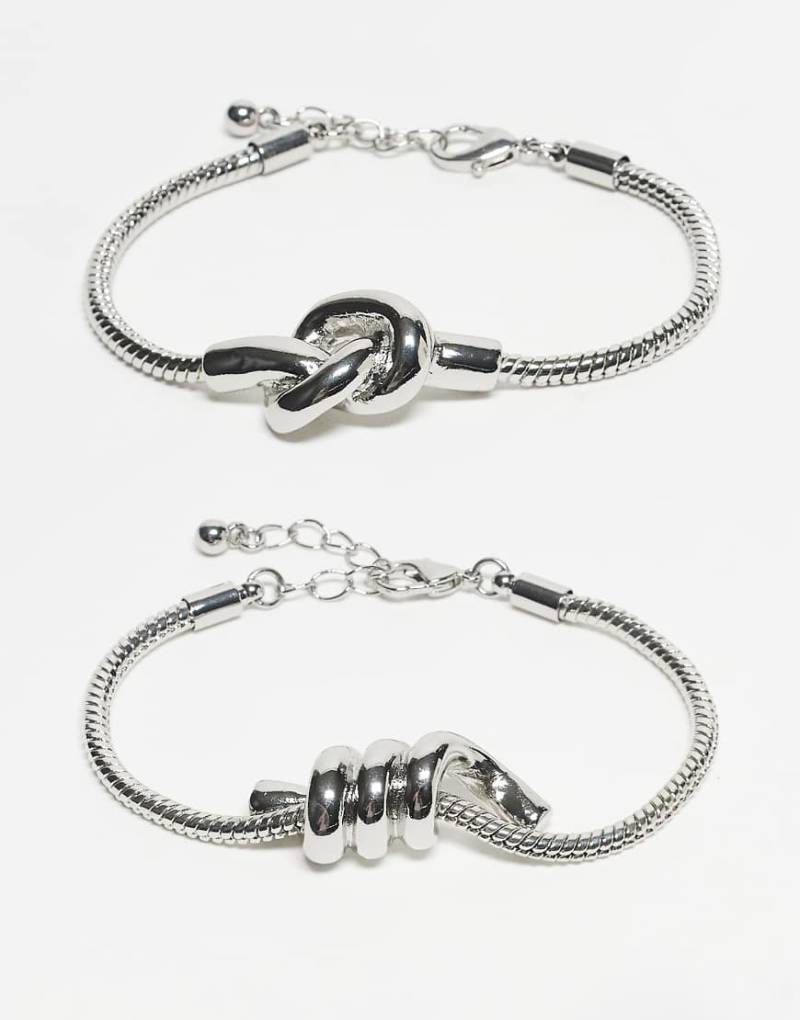 ASOS DESIGN - 2er-Pack Kettenarmbänder in Silber-Optik mit breitem Knoten-Design von ASOS DESIGN