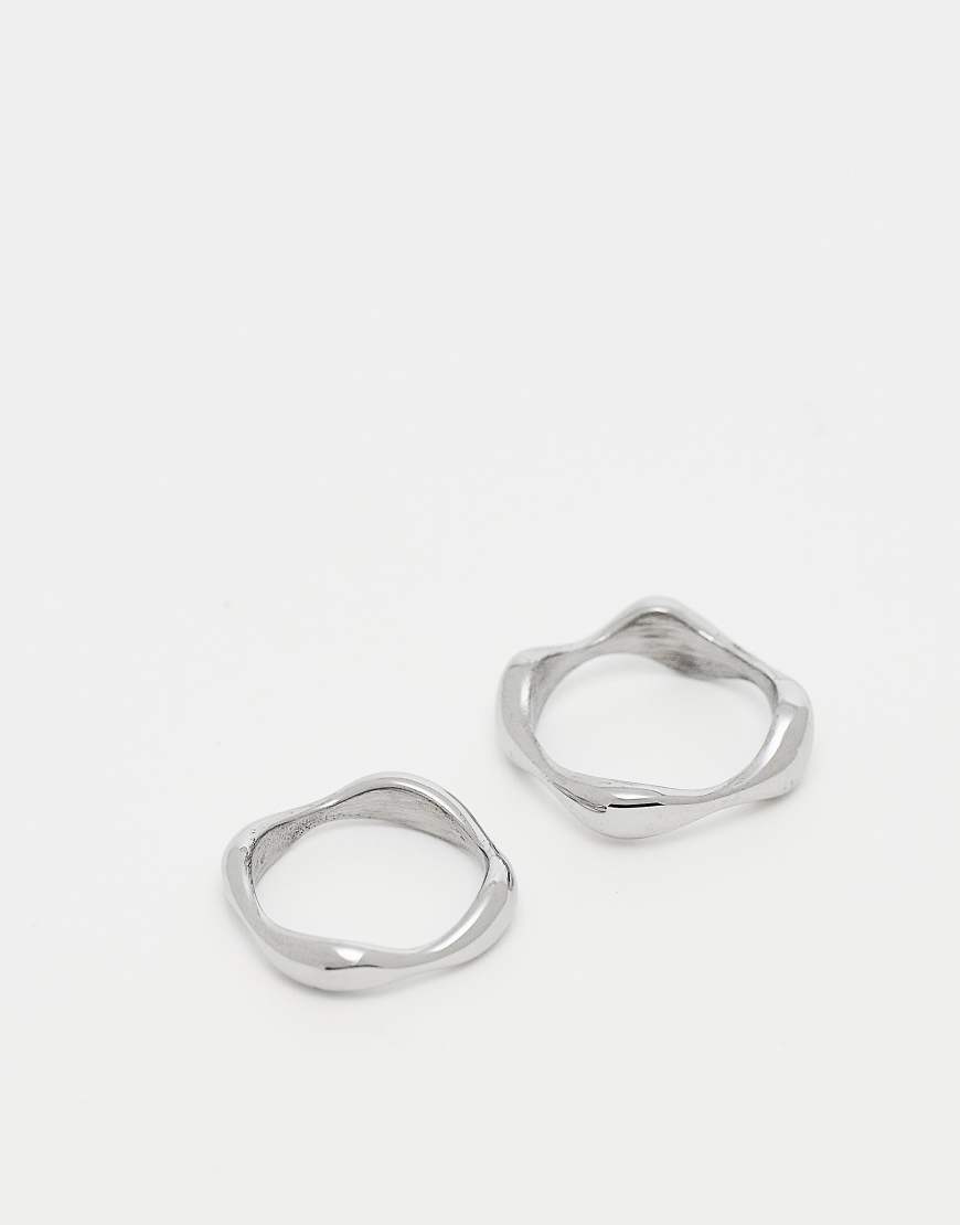 ASOS DESIGN - 2er-Pack Metallringe aus wasserfestem Edelstahl in geschmolzener Silberoptik von ASOS DESIGN