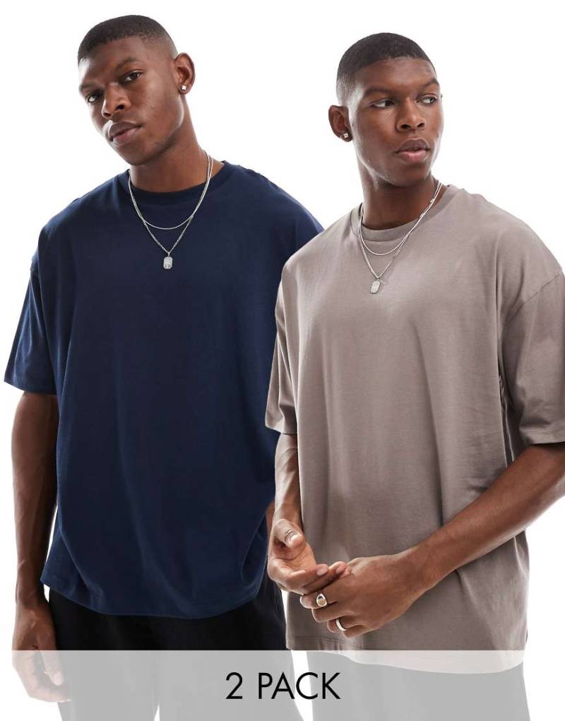ASOS DESIGN - Essential - 2er-Pack Oversize-T-Shirts in Braun und Marineblau-Bunt von ASOS DESIGN