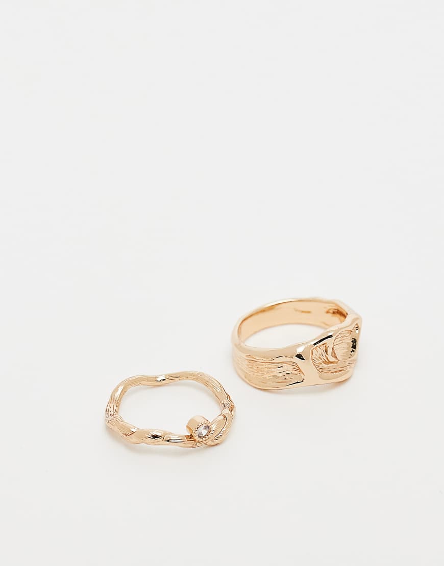 ASOS DESIGN - 2er-Pack Ringe in geschmolzener Gold-Optik mit klobigem und schmalem Design-Goldfarben ASOS DESIGN - 2er-Pack Ringe in geschmolzener Gold-Optik mit klobigem und schmalem Design-Goldfarben von ASOS DESIGN