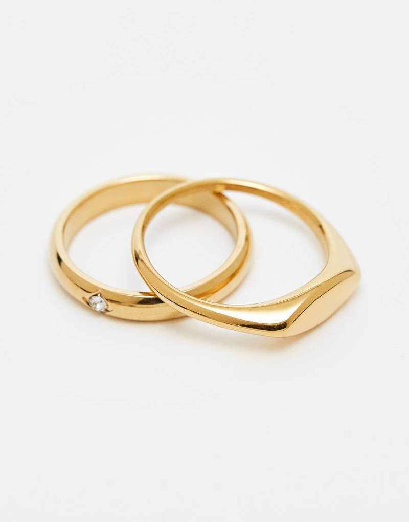 ASOS DESIGN - 2er-Pack schmale goldfarbene Siegelringe aus wasserfestem Edelstahl mit Strassstein von ASOS DESIGN