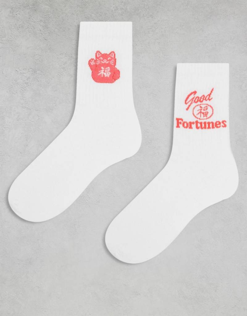 ASOS DESIGN - 2er-Pack Socken in Weiß mit „Lucky Cat"-Grafik von ASOS DESIGN
