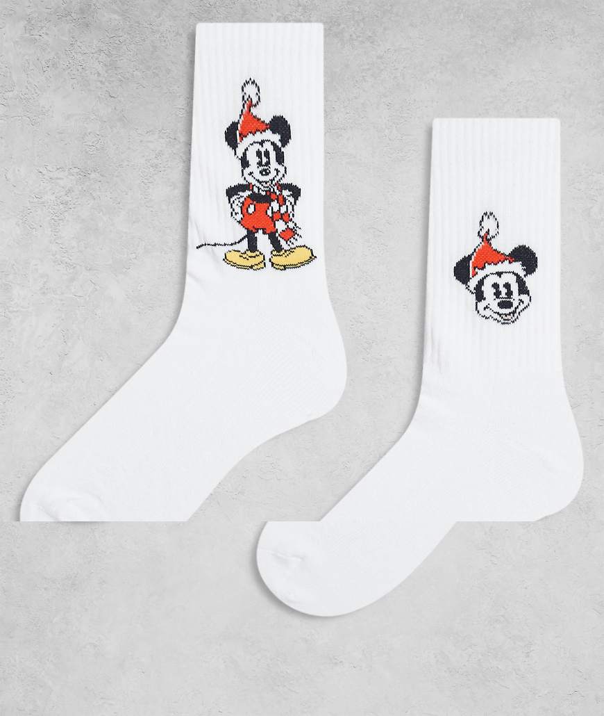 ASOS DESIGN - 2er-Pack Socken in Weiß mit Disney Mickey Weihnachtsmann-Grafik von ASOS DESIGN