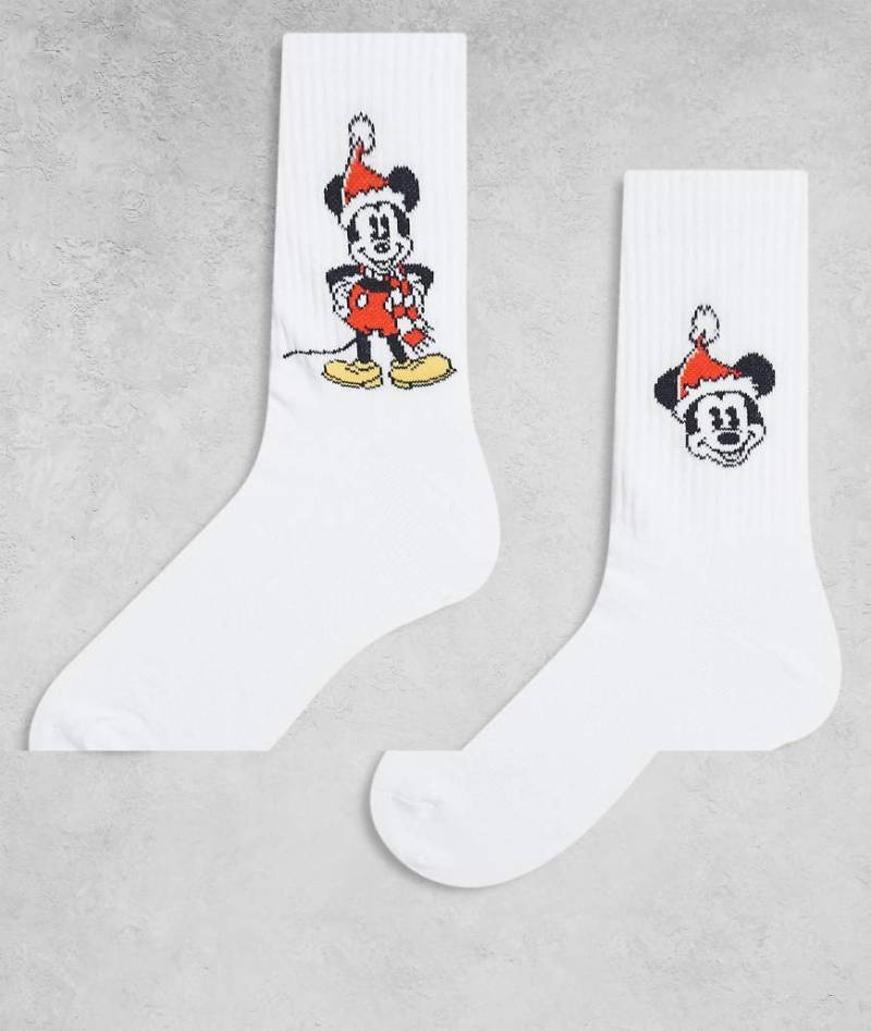 ASOS DESIGN - 2er-Pack Socken in Weiß mit Disney Mickey Weihnachtsmann-Grafik von ASOS DESIGN