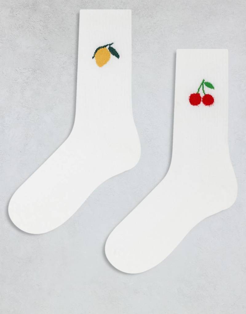 ASOS DESIGN - 2er-Pack Socken in Weiß mit Zitronen- und Kirschstickerei von ASOS DESIGN