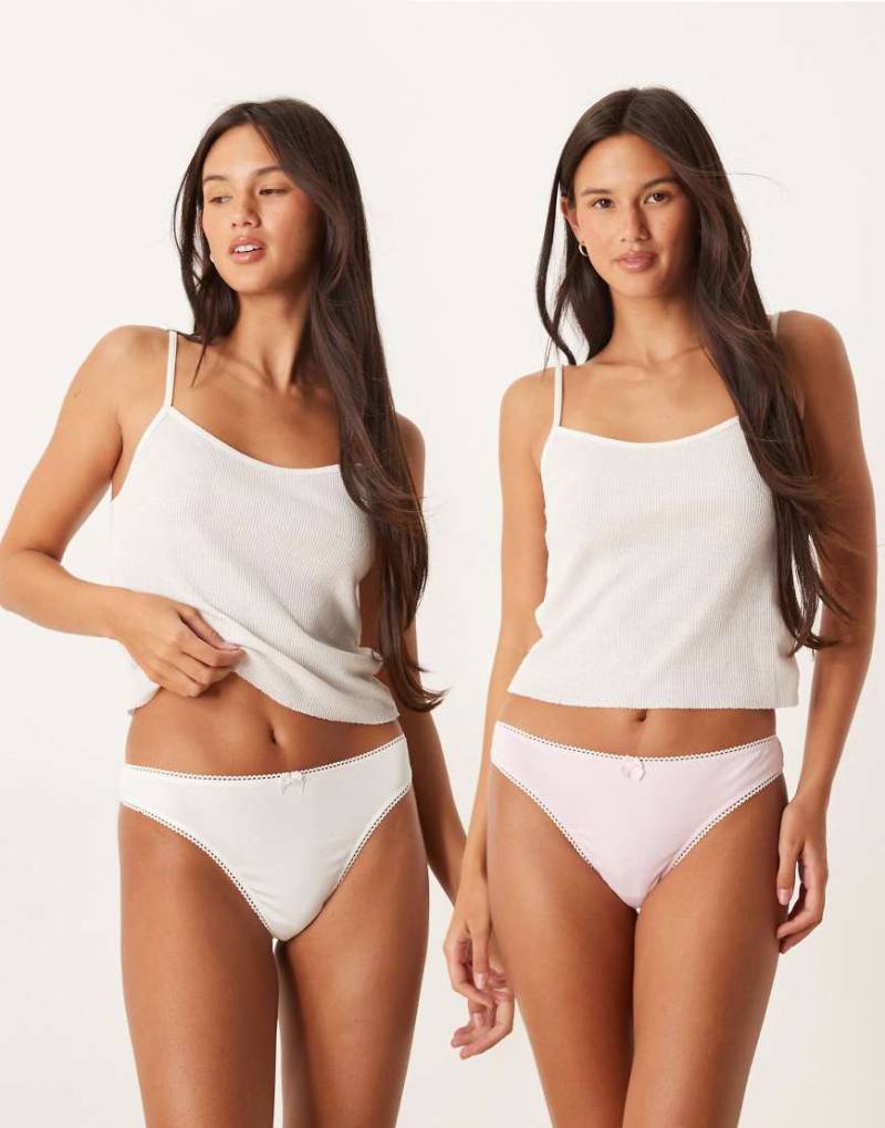 ASOS DESIGN - 2er-Pack Tangas aus Baumwolle in Rosa und Weiß mit Stickerei-Bunt von ASOS DESIGN