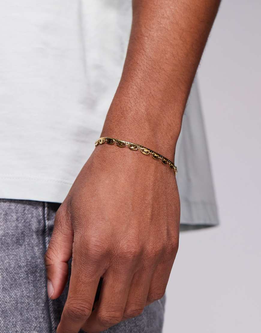 ASOS DESIGN - 2er-Pack goldfarbene Armbänder aus wasserfestem Edelstahl mit Ankerketten-Design ASOS DESIGN - 2er-Pack goldfarbene Armbänder aus wasserfestem Edelstahl mit Ankerketten-Design von ASOS DESIGN