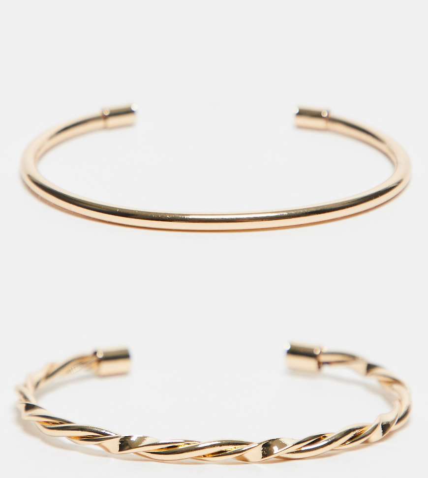 ASOS DESIGN - 2er-Pack goldfarbene Armreife mit schlichtem und verdrehtem Design ASOS DESIGN - 2er-Pack goldfarbene Armreife mit schlichtem und verdrehtem Design von ASOS DESIGN