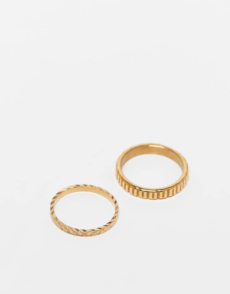 ASOS DESIGN - 2er-Pack goldfarbene Ringe aus wasserfestem Edelstahl mit graviertem Design von ASOS DESIGN