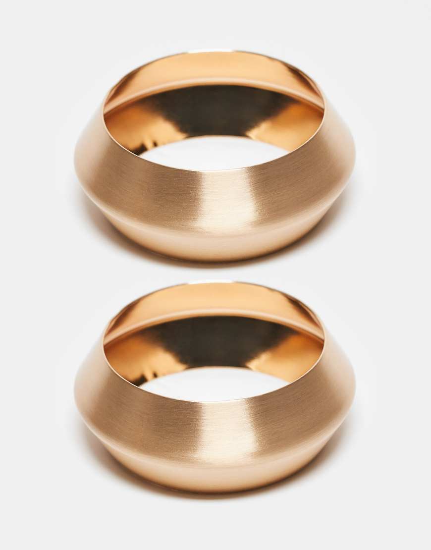 ASOS DESIGN - 2er-Pack goldfarbene Ringe mit satiniertem Design von ASOS DESIGN