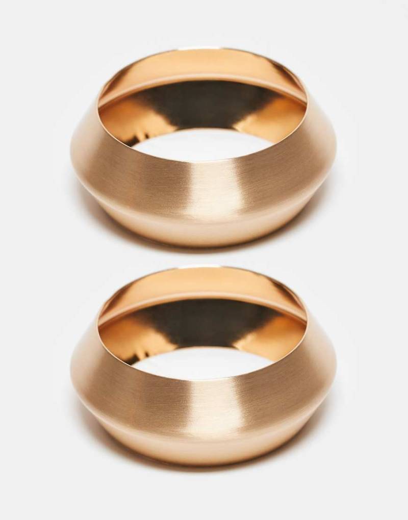 ASOS DESIGN - 2er-Pack goldfarbene Ringe mit satiniertem Design von ASOS DESIGN