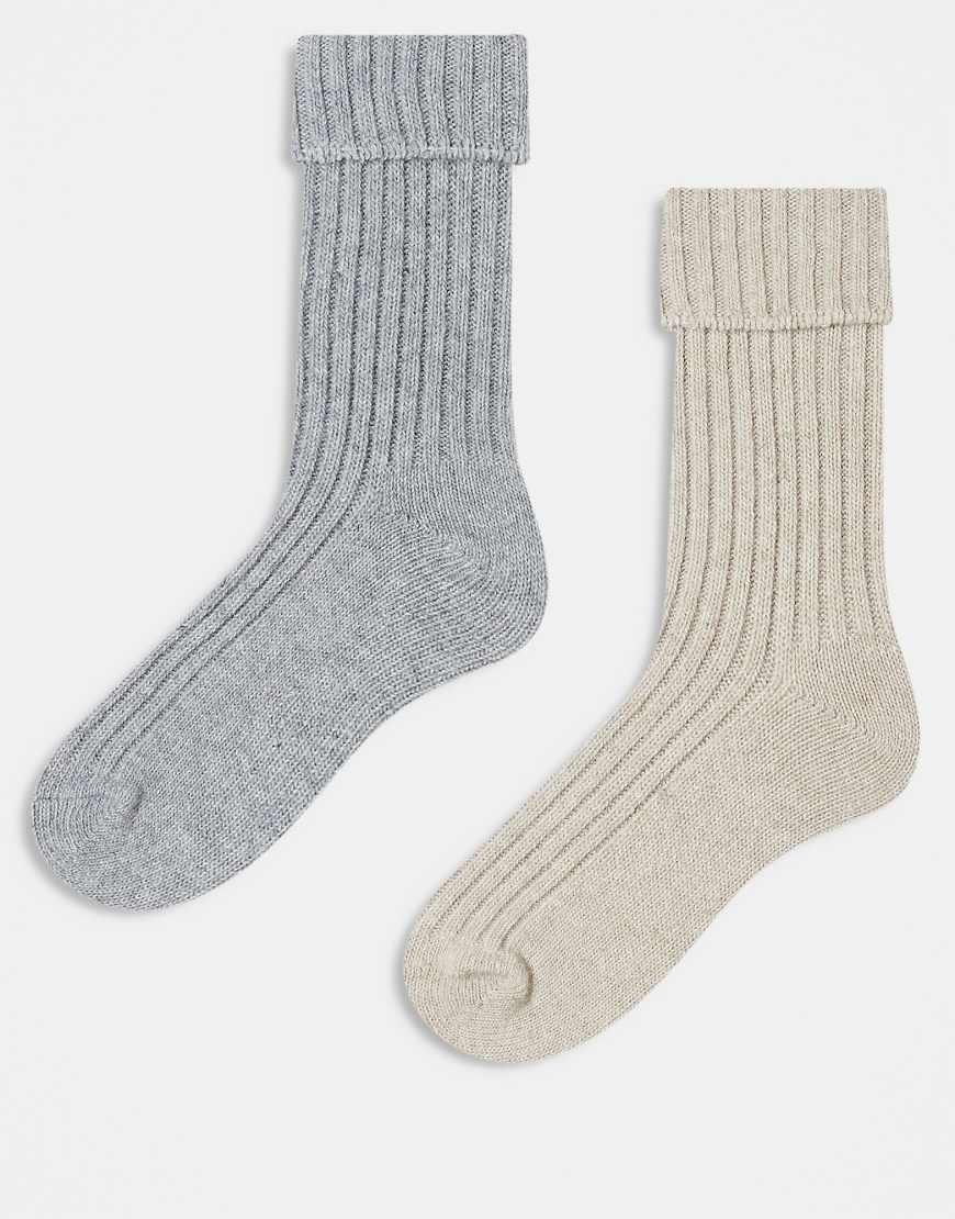 ASOS DESIGN - 2er-Pack knöchelhohe Stiefelsocken aus Wolle in Hellgrau und Haferbeige-Bunt ASOS DESIGN - 2er-Pack knöchelhohe Stiefelsocken aus Wolle in Hellgrau und Haferbeige-Bunt von ASOS DESIGN