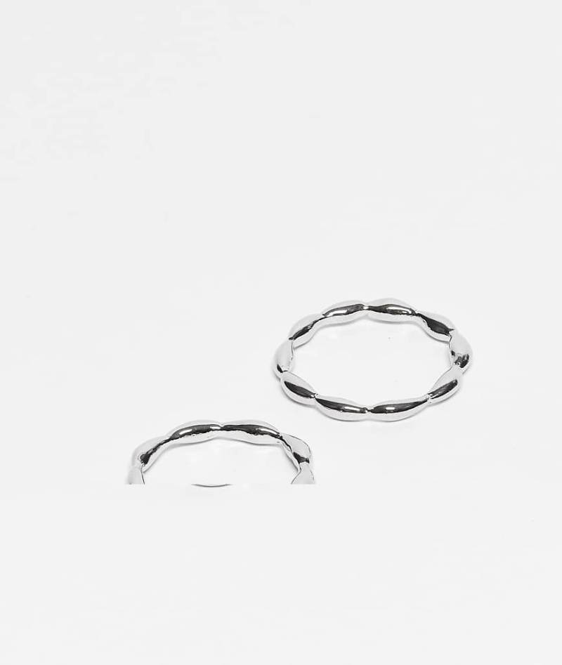 ASOS DESIGN - 2er-Pack schmale Ringe in geschmolzener Silberoptik von ASOS DESIGN