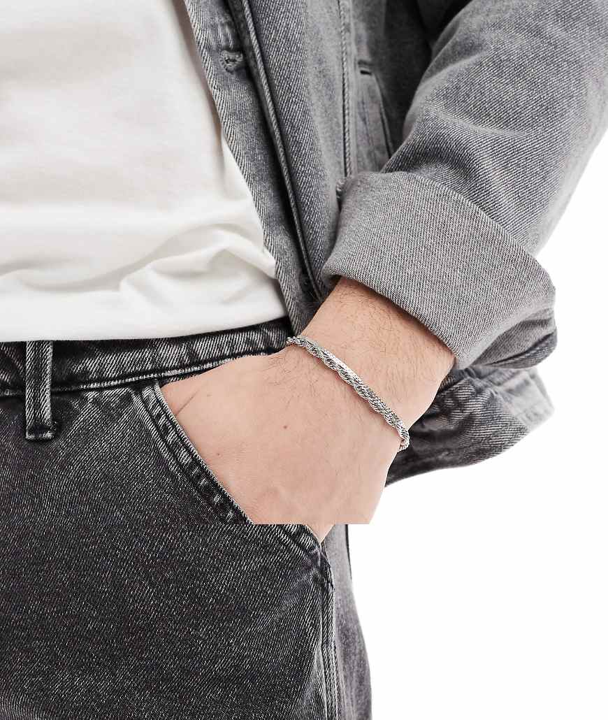 ASOS DESIGN - 2er-Pack silberfarbene Kettenarmbänder ASOS DESIGN - 2er-Pack silberfarbene Kettenarmbänder von ASOS DESIGN