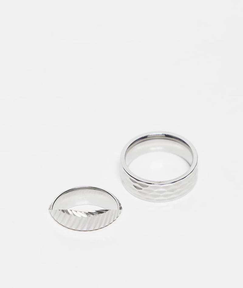 ASOS DESIGN - 2er-Pack silberfarbener Bandringe aus wasserabweisendem Edelstahl mit Prägung von ASOS DESIGN