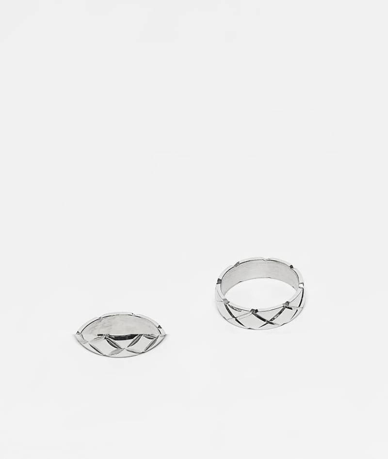 ASOS DESIGN - 2er-Pack silberfarbener Bandringe aus wasserabweisendem Edelstahl mit Prägung von ASOS DESIGN