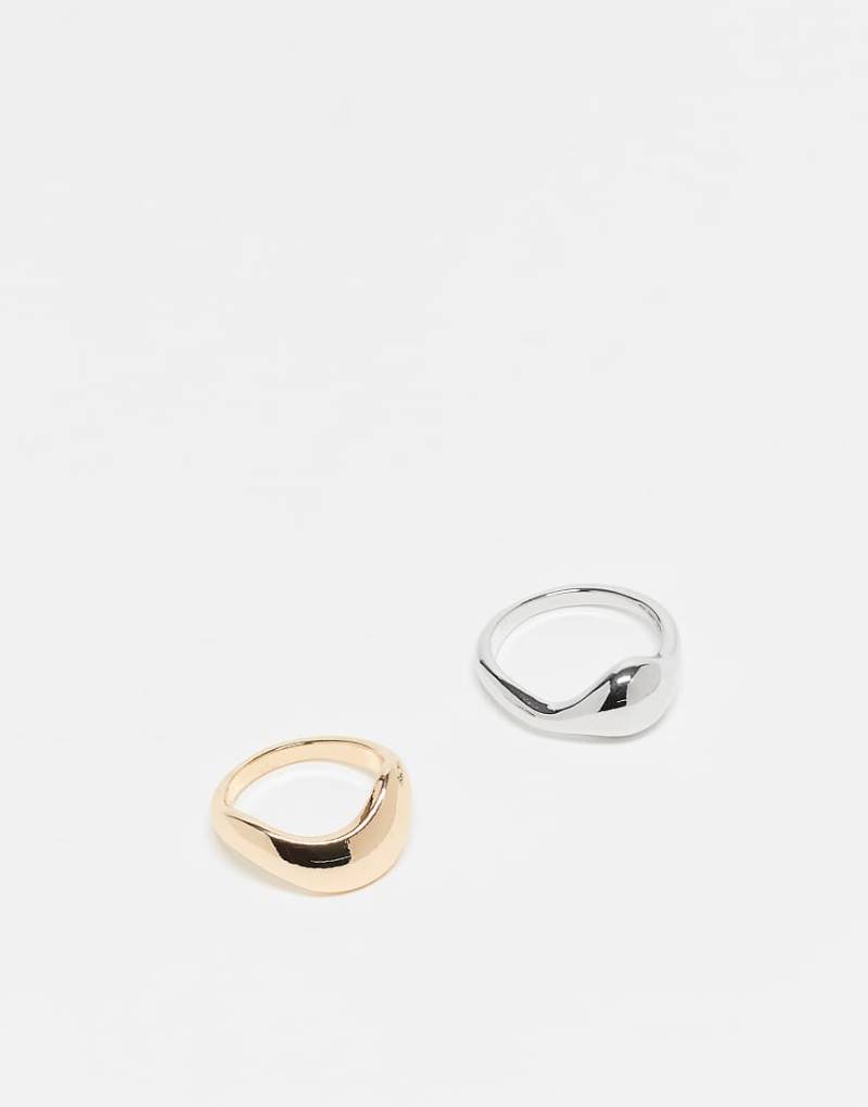 ASOS DESIGN - 2er-Pack verschiedenfarbige Ringe im geschmolzenem Metallmix-Design-Bunt von ASOS DESIGN