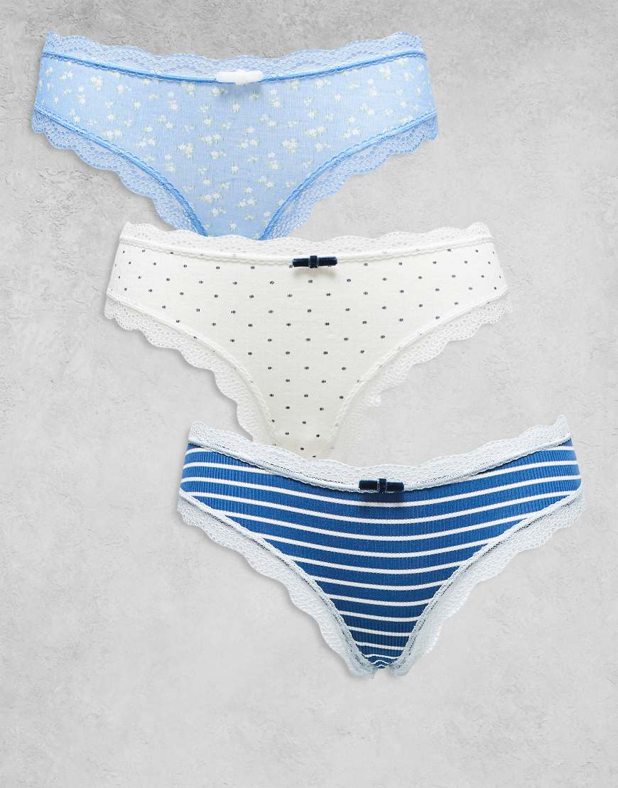ASOS DESIGN - 3er-Pack Brazilian-Slips in Blau mit Blümchenmuster, Punkten und Marineblau gestreift mit Spitze von ASOS DESIGN