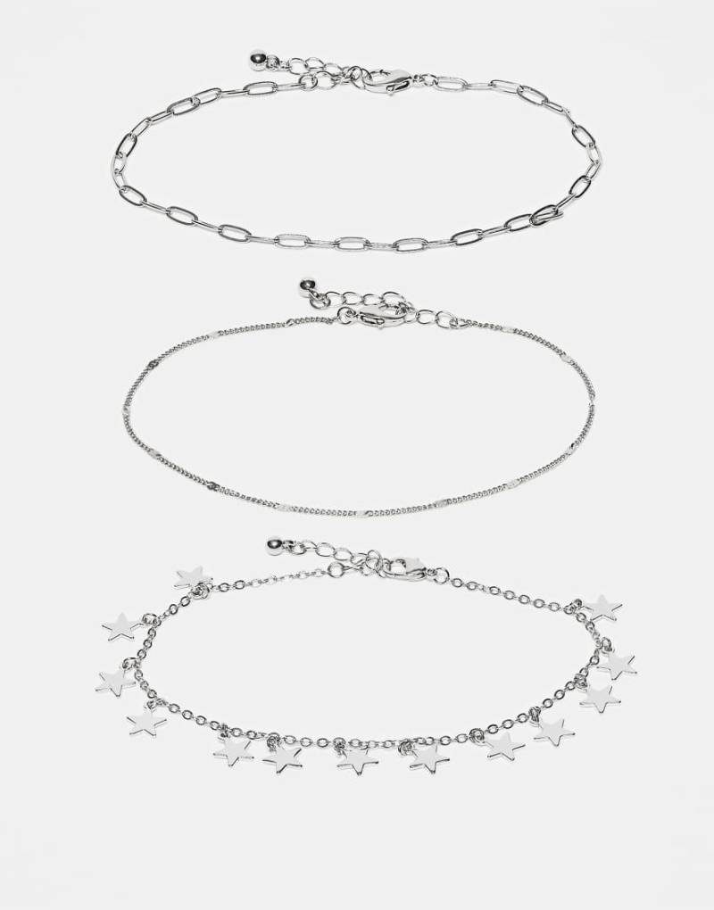 ASOS DESIGN - 3er-Pack Fußkettchen in Silberoptik mit Sternanhängern von ASOS DESIGN