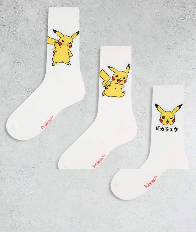 ASOS DESIGN - 3er-Pack Socken in Weiß mit Pokémon-Grafik von ASOS DESIGN