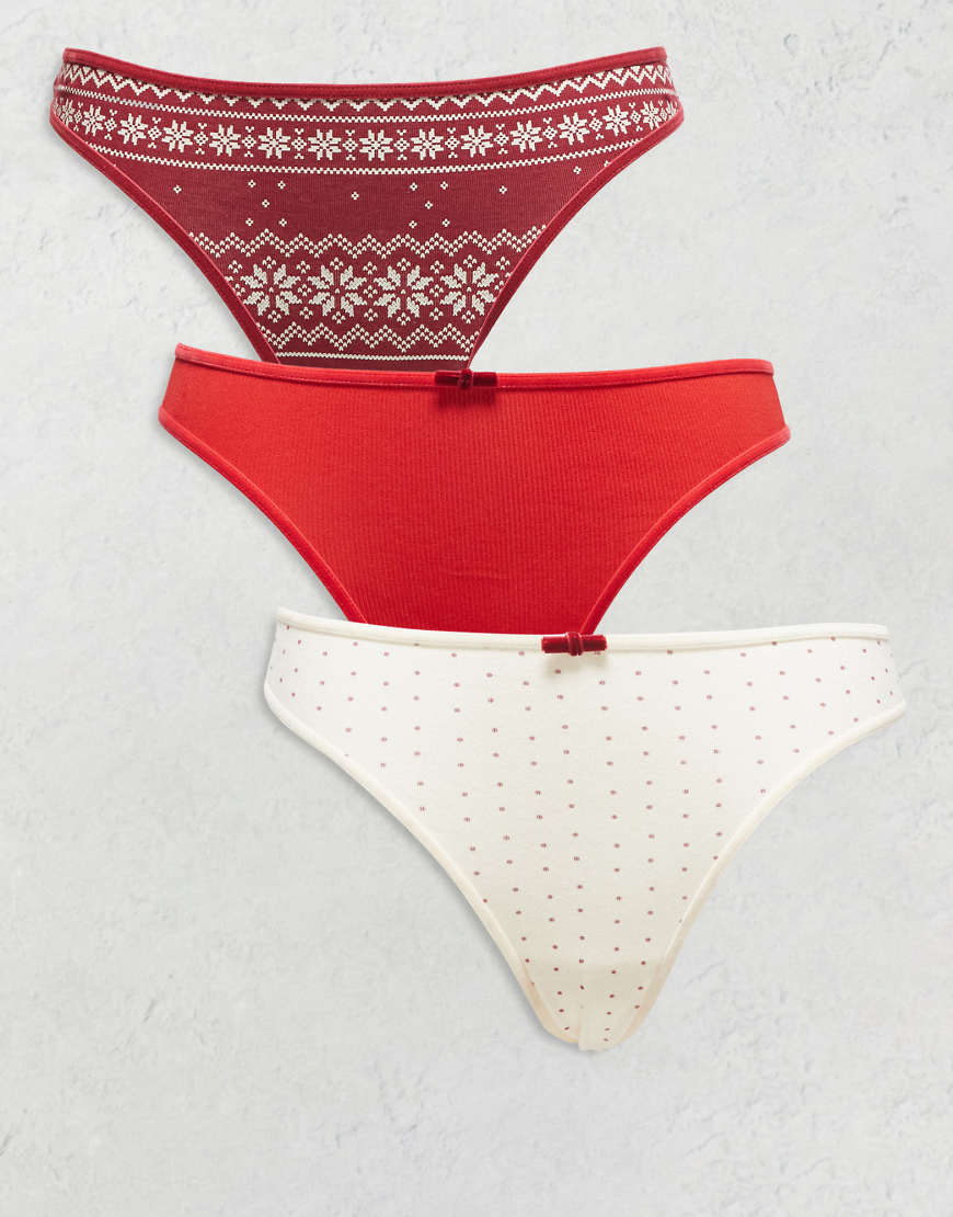 ASOS DESIGN - 3er-Pack Tangas mit Samtbesatz in Burgunderrot mit Norwegermuster, in Rot gerippt und in Creme mit Polka Dots von ASOS DESIGN
