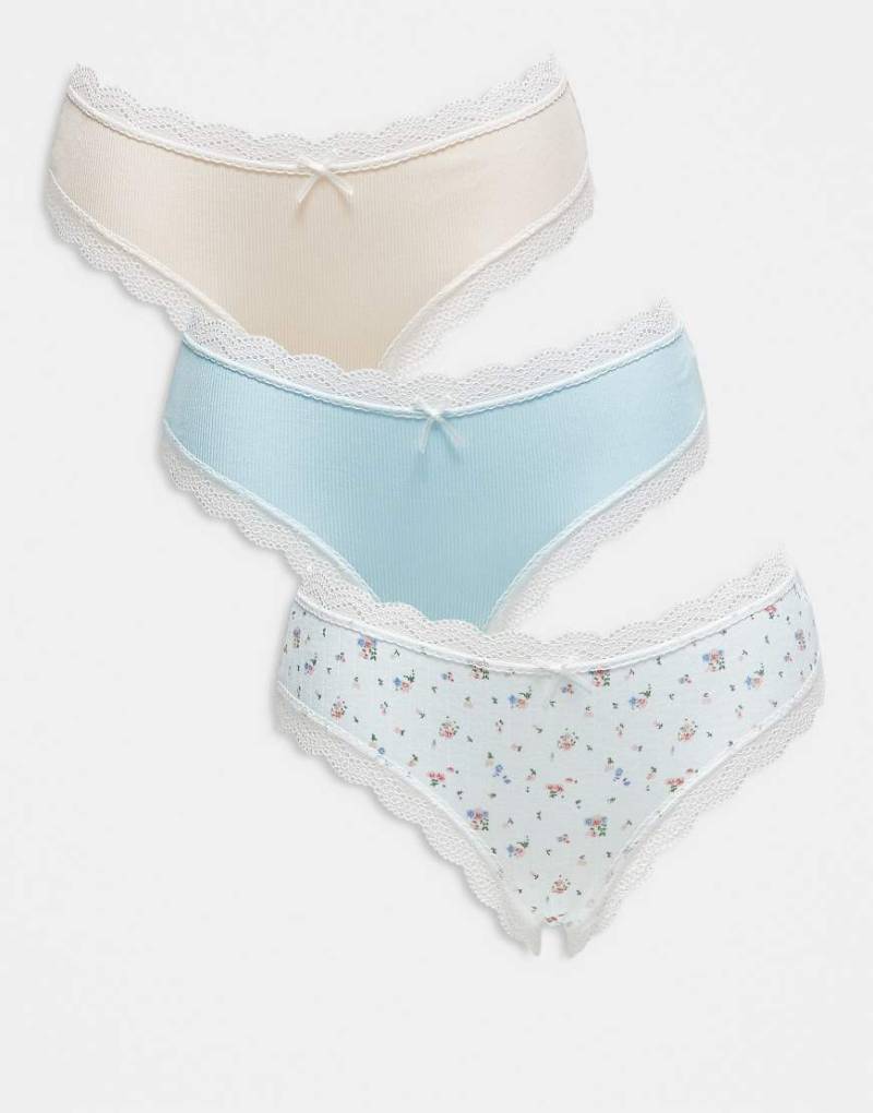 ASOS DESIGN - 3er-Pack mit Spitze verzierte Brazilian-Slips mit Blümchenmuster sowie geripptem Blau und Cremeweiß-Bunt von ASOS DESIGN