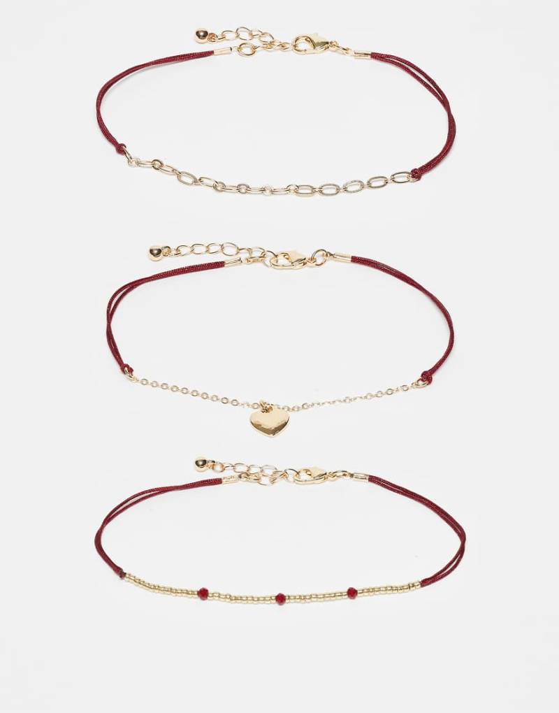 ASOS DESIGN - 3er-Set Fußkettchen mit Herzanhänger in Gold mit Kordel in Rot-Goldfarben von ASOS DESIGN