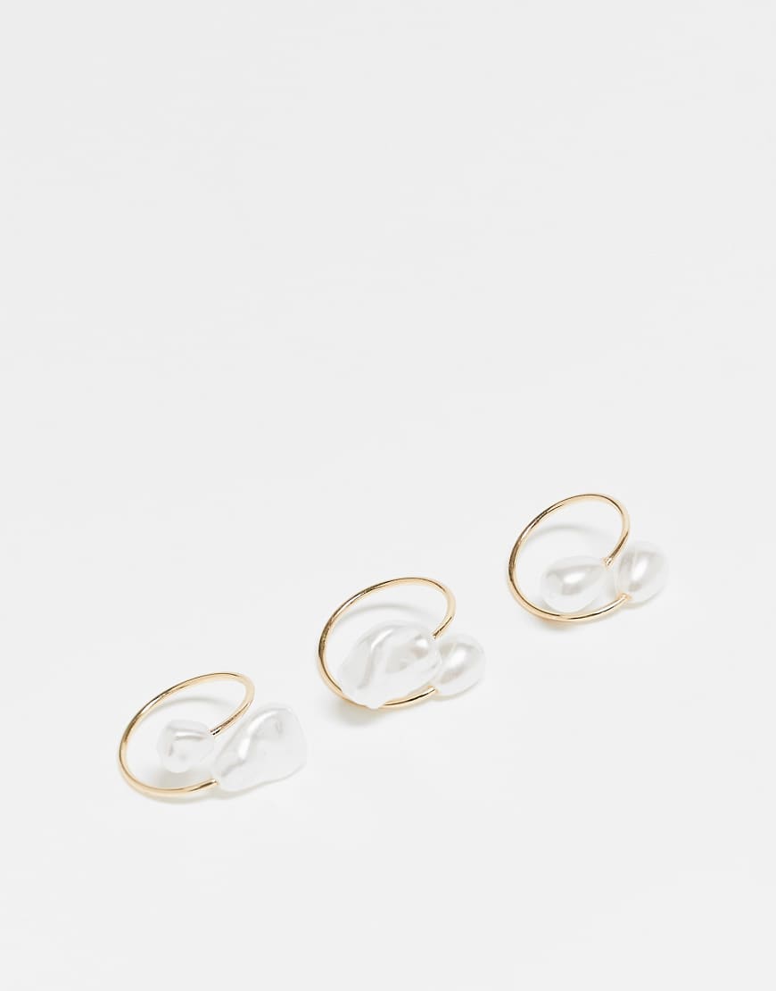 ASOS DESIGN - 3er-Set goldfarbene Ringe mit Kunstperlen von ASOS DESIGN